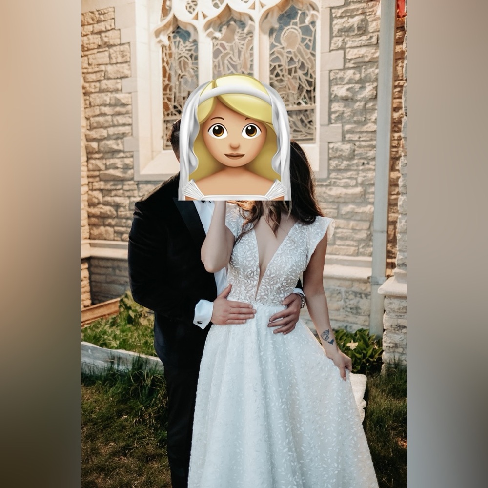 beautiful and elegant wedding dress. 
Original price: $2740.25
Style: Helen - Picture 5 of 5